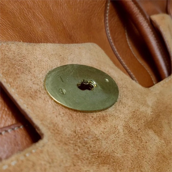 Authentic Mulberry Tan Leather Bag with Gold Accent - Picture 8 of 17
